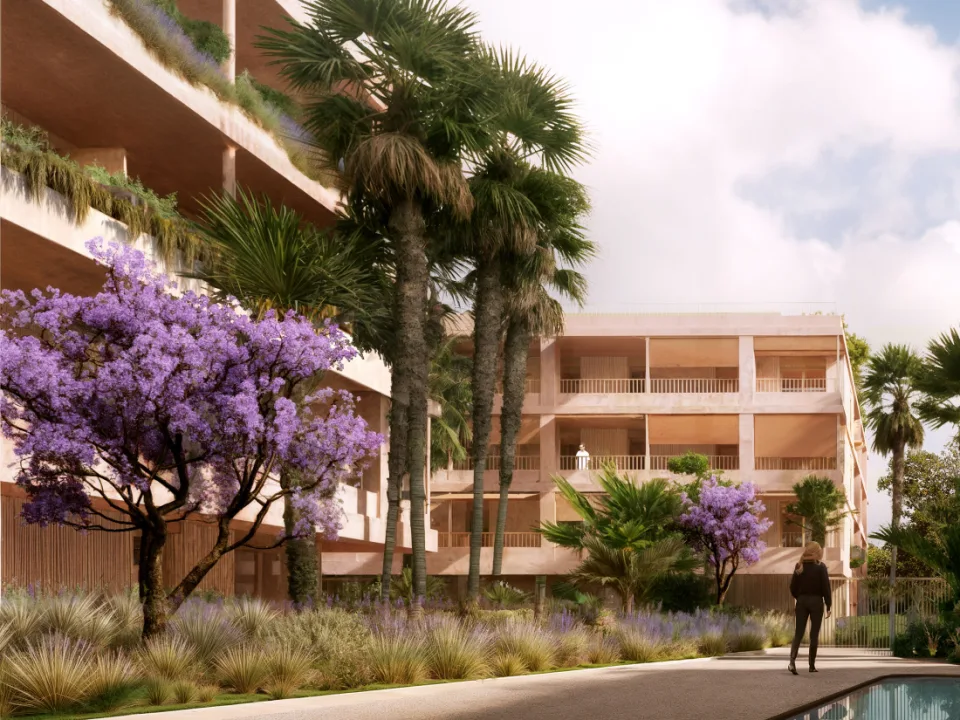 Le cœur d'îlot planté de palmiers et de jacarandas, entre les bâtiments de la résidence