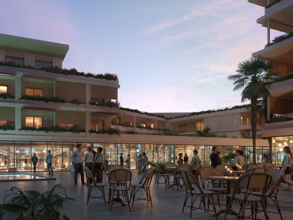 Les terrasses et les commerces de la placette, au pied de la résidence